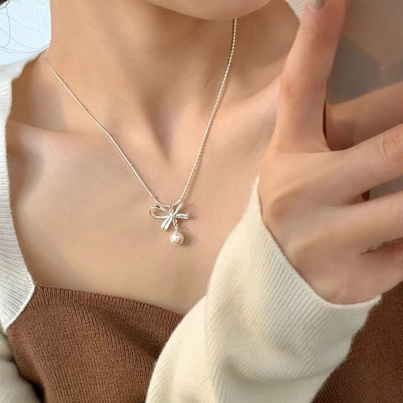 Simple Design Bow Knot Pendant Necklace Women