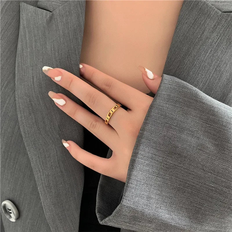 Vintage French Hollow Chain Twist Ring Women's Fashion